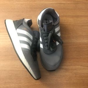 Adidas iniki sneaker